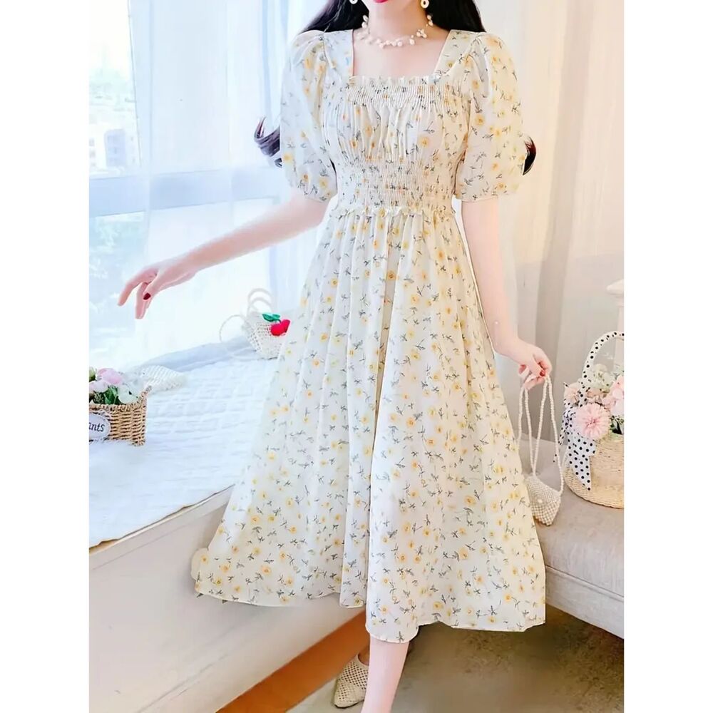 Feminine Cottagecore puff sleeved floral dress